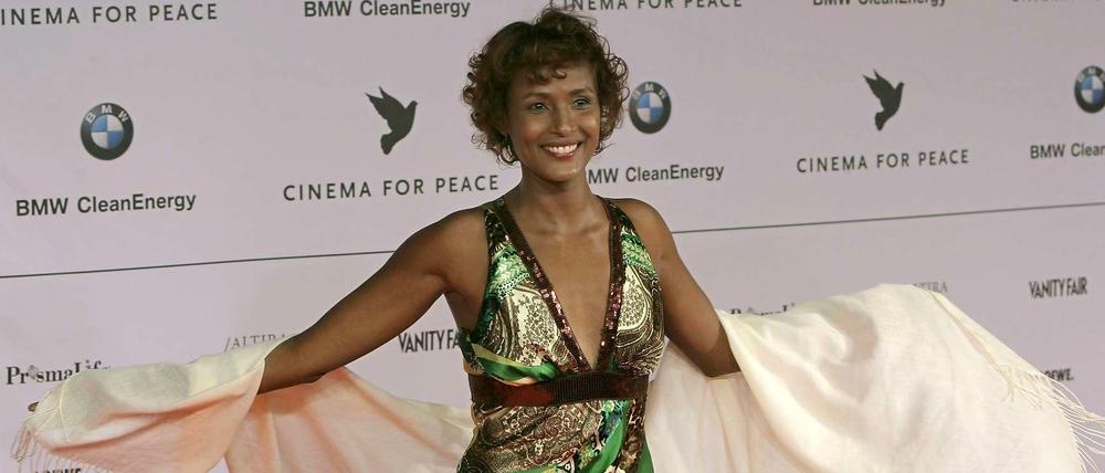 Die UN-Sonderbotschafterin Waris Dirie kommt im Februar 2008 in Berlin zur Charity-Gala "Cinema for Peace"
