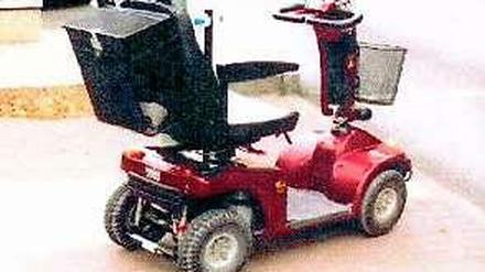 Wer kennt den Halter dieses Rollstuhls?