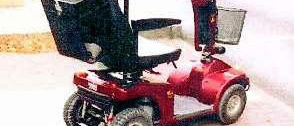 Wer kennt den Halter dieses Rollstuhls?