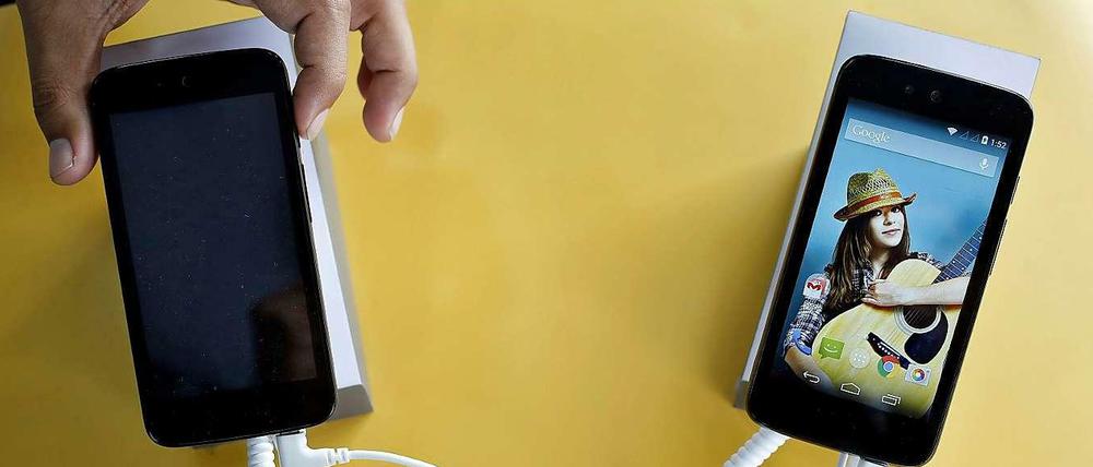 Android_Smartphones auf der Höhe der Zeit verspricht Google - und drückt sie zum Stückpreis von unter 100 Euro in Schwellenmärkte wie Indien.