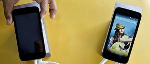 Android_Smartphones auf der Höhe der Zeit verspricht Google - und drückt sie zum Stückpreis von unter 100 Euro in Schwellenmärkte wie Indien.