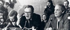 Gemeinsam mit Wissenschaftssenator Peter Glotz (SPD) nimmt Lämmert 1978 als Präsident der FU am Tunix-Kongress an der TU teil.