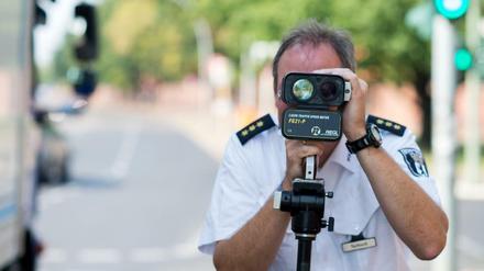 Im Visier. Am Donnerstag blitzt und lasert die Polizei an vielen, vielen Ecken von Berlin.