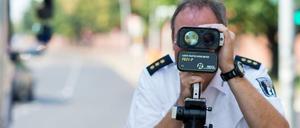 Im Visier. Am Donnerstag blitzt und lasert die Polizei an vielen, vielen Ecken von Berlin.