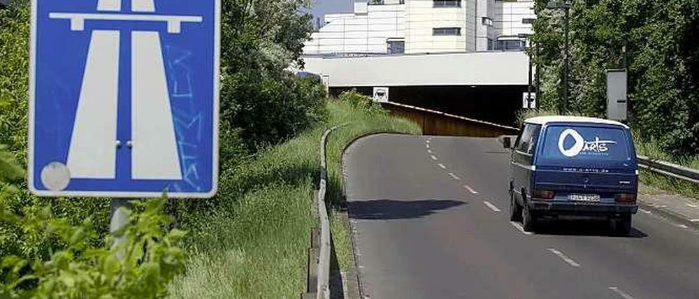 Gute Verkehrsanbindung. In den Wohnungen, die an der Schlangenbader Straße über der Autobahn errichtet wurden, ist vom Lärm aber nichts zu hören. 