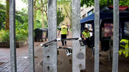 Noch sind rund 45 Flüchtlinge in der Gerhart-Hauptmann-Schule. Dort gab es Attacken gegen Sicherheitsleute.