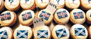 Kuchenorakel. In dieser Konditorauslage liegen die Befürworter der Pro-UK-Kampagne in Führung. In seriöseren Umfragen rangieren die beiden Positionen direkt vor der Wahl gleichauf. 