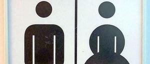 Eine gemeinsame Toilette für Frau und Mann im Rathaus Tiergarten.