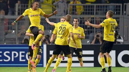 Nicht zu halten. Pierre-Emerick Aubameyang hat nach seinem Tor zum 2:0 sogar noch genug Energie für einen Jubelsprung.