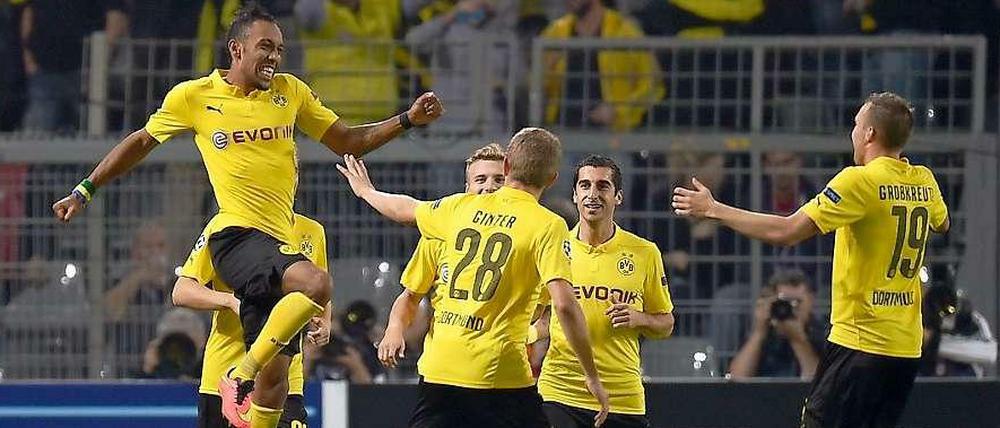 Nicht zu halten. Pierre-Emerick Aubameyang hat nach seinem Tor zum 2:0 sogar noch genug Energie für einen Jubelsprung.