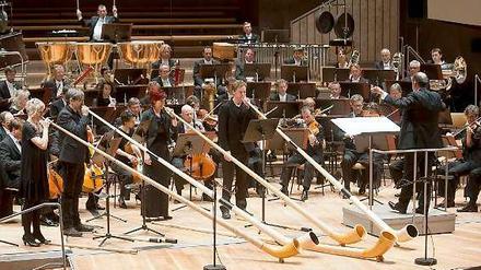 Das Hornroh Modern Alphorn Quartet in der Berliner Philharmonie.