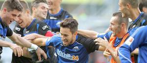 Aufsteiger ganz oben - zumindest vorerst. Der SC Paderborn übernimmt die Spitze in der Blitztabelle. 