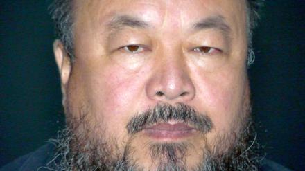 Ai Weiwei ist der bekannteste chinesische Gegenwartskünstler - seine Werke verkaufen sich für Unmengen, in den westlichen Kunstmetropolen wird er wie ein Superstar gefeiert, seine Ausstellungen sind Publikumsmagneten. 
