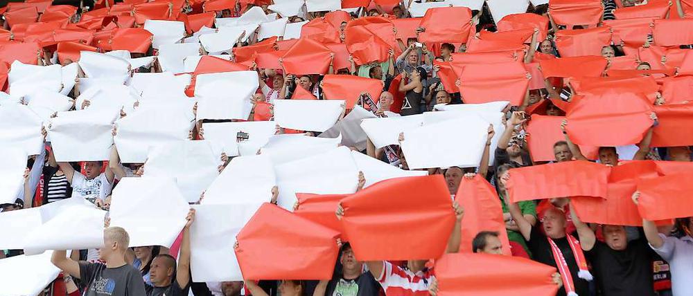 Immer bunt, Sonntag schwarz: Die Fans des 1. FC Union bekennen Farbe.