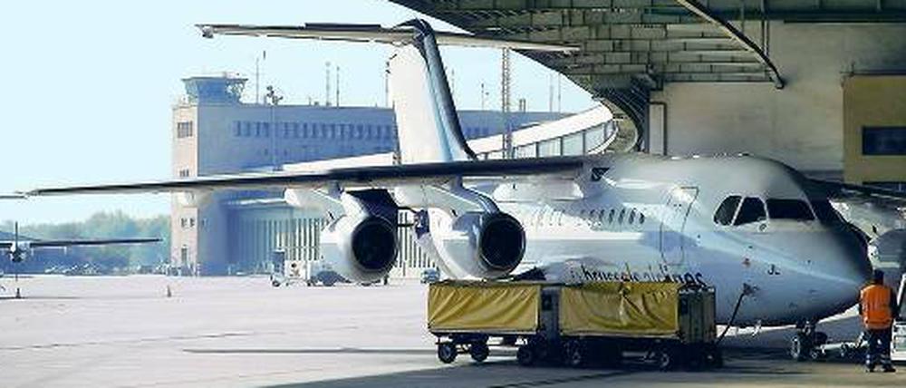 Na, wer erinnert sich? So sah's im Hangar des Tempelhofer Flughafengebäudes mal aus.