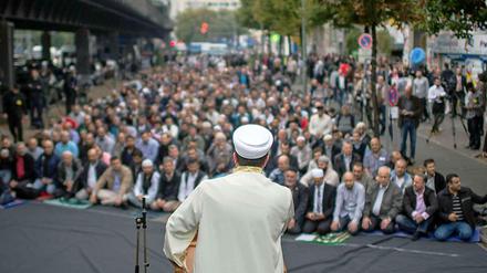 Im Namen Allahs. Muslime beim Aktionstag auf der Skalitzer Straße in Berlin.