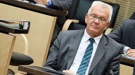 Die Ruhe vor der Schelte. Welche Reaktion seiner Parteifreunde ihm blüht, konnte Winfried Kretschmann sicher schon während der Sitzung ahnen.