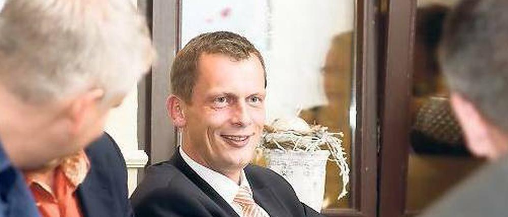 In der ersten Reihe. Acht Jahre hat Holger Kelch (CDU) im Cottbuser Rathaus eher hinter den Kulissen gewirkt. Vor einer Woche wurde er zum Oberbürgermeister der zweitgrößten Stadt Brandenburgs gewählt.