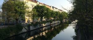 Heckmannufer am Landwehrkanal in Kreuzberg. Immer mehr Berliner fahren mit dem Rad zur Arbeit. Hier zeigen wir einen Weg von Tagesspiegel-Redakteur Henning Onken vom Lichtenberger Kaskelkiez bis zum Tagesspiegel am Anhalter Bahnhof in Kreuzberg. Die neun Kilometer lange Strecke führt in weiten Teilen an Spree und Landwehrkanal entlang. Bei gemächlichem Tempo dauert die Fahrt zwischen 30 und 40 Minuten. 