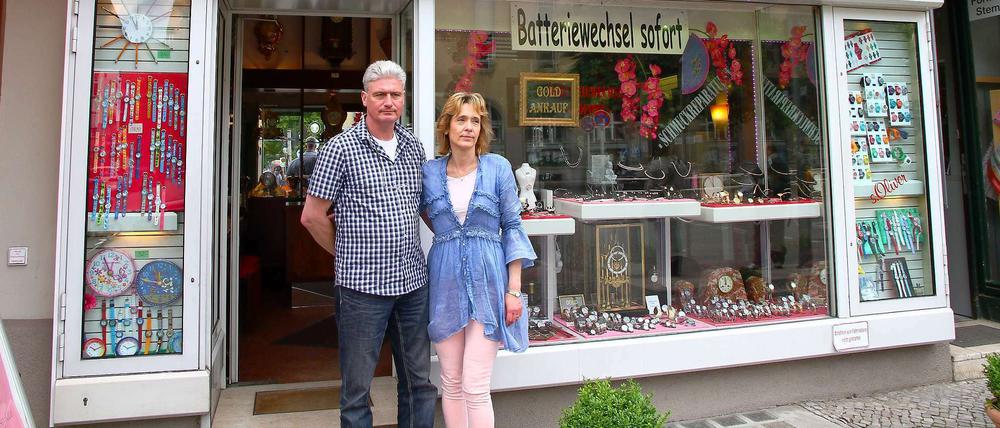 Die Marge ist klein geworden und die Mitarbeiter weniger, früher haben Monika und Christian Zucker noch mit sechs weiteren Mitarbeitern den Laden geschmissen, jetzt sind sie zu Dritt.