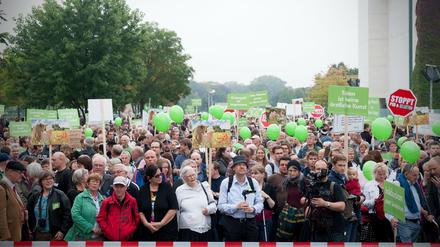 Vor dem Bundeskanzleramt in Berlin wurde heute gegen Abtreibung und Sterbehilfe demonstriert.