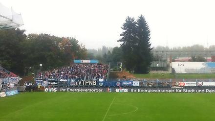 Wer im Chemnitzer Stadion noch nass werden will, muss sich wegen des Umbaus beeilen. Einzig ein kleines Stück des Gästebereichs bietet noch diesen Service.