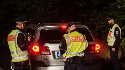 Ihre Papiere, bitte. Die Polizei war 24 Stunden im Einsatz und hat Raser gestoppt.