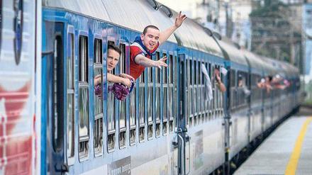 Eine Bahnfahrt die ist lustig, eine Bahnfahrt die ist lang. Fußball-Fans müssen 2020 Ausdauer beweisen