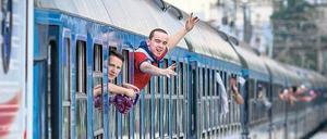 Eine Bahnfahrt die ist lustig, eine Bahnfahrt die ist lang. Fußball-Fans müssen 2020 Ausdauer beweisen