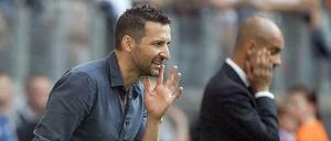 Prominenter Gegner zum Einstand: Der neue HSV-Coach Josef Zinnbauer (l.) und Bayern-Trainer Pep Guardiola .