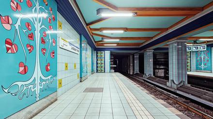 Auch die Lindauer Allee wurde (1994) vom offenkundig psychedelisch inspirierten Architekten Rainer G. Rümmler gestaltet - etwas zurückhaltender als seine anderen. - Foto: Alexander Rentsch