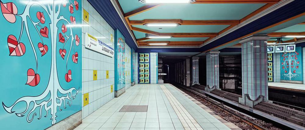 Auch die Lindauer Allee wurde (1994) vom offenkundig psychedelisch inspirierten Architekten Rainer G. Rümmler gestaltet - etwas zurückhaltender als seine anderen. - Foto: Alexander Rentsch