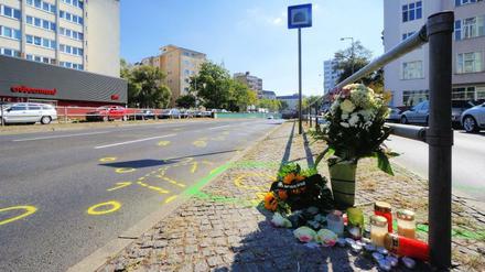 Letzter Gruß. Hier am Adenauertunnel starb der Polizist. 