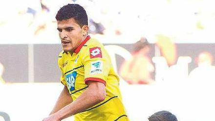 Die Entscheidung. Tarik Elyounoussi trifft zum 2:0 für Hoffenheim und stürzt den VfB ins Unglück. Foto: dpa