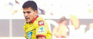 Die Entscheidung. Tarik Elyounoussi trifft zum 2:0 für Hoffenheim und stürzt den VfB ins Unglück. Foto: dpa