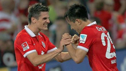 Freude in Mainz: Shinji Okazaki (r.) erzielte das 1:0. 