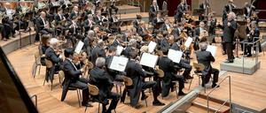 Die Berliner Philharmoniker spielen Schumann, unter Leitung ihres Chefdirigenten Simon Rattle.