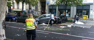 Schwerer Unfall in der Gneisenaustraße in Berlin-Kreuzberg - hier verursacht von einem flüchtigen Fahrer.