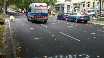 Das Verkehrsunfallkommando der Polizei bei der Spurensicherung. 