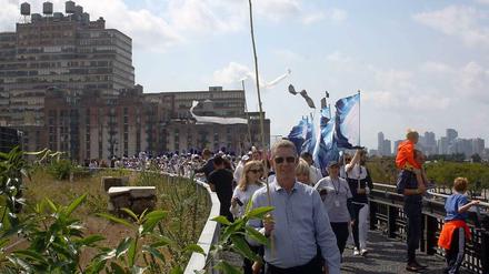 Zu Fuß durch Manhattan: Der dritte Teil der zum Park ausgebauten Hochbahntrasse High Line wurde am Sonntag eröffnet. 