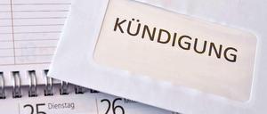 Mitarbeiter mit einer hohen Betriebszugehörigkeit können nicht so schnell gefeuert werden wie junge Leute. 