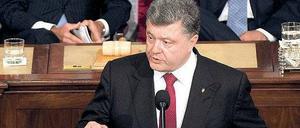 Große Bühne. Der ukrainische Präsident Poroschenko spricht vor dem US-Kongress, hinter ihm sitzen US-Vizepräsident Joe Biden und der Republikaner John Boehner.