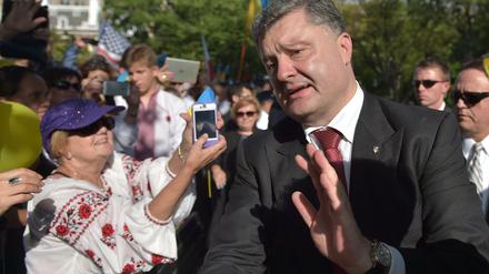 Der ukrainische Präsident Petro Poroschenko hat wiederholt Waffenlieferungen aus dem Westen gefordert. Seine Armee sieht er in einem desolaten Zustand.