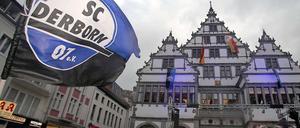 Das Rathaus in Paderborn: Eben noch Aufstiegsfeier, bald schon Meisterfeier? 