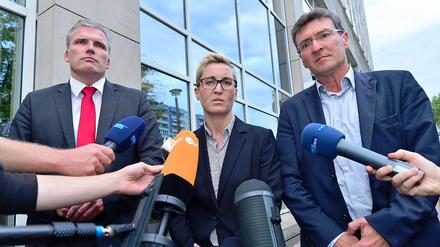 Andreas Bausewein für die SPD, Susanne Hennig-Wellsow für die Linken und Dieter Lauinger für die Grünen (von links nach rechts) nach dem ersten Sondierungsgespräch für Rot-Rot-Grün in Erfurt am vergangenen Donnerstag. 