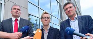 Andreas Bausewein für die SPD, Susanne Hennig-Wellsow für die Linken und Dieter Lauinger für die Grünen (von links nach rechts) nach dem ersten Sondierungsgespräch für Rot-Rot-Grün in Erfurt am vergangenen Donnerstag. 