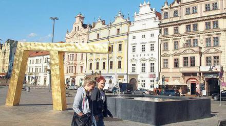 Goldbrunnen. An die Wasser speienden Designerstücke auf dem Platz der Republik haben sich die Pilsener inzwischen gewöhnt.