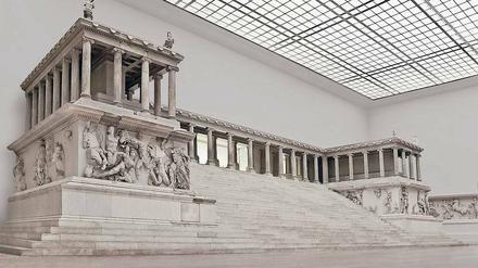 Geschichtsträchtig. Der Pergamonaltar im ausnahmsweise menschenleeren Saal. Mit 1,26 Millionen Besuchern 2013 ist das Pergamonmuseum das beliebteste Berliner Ausstellungshaus.