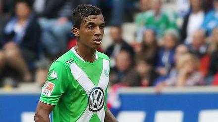 Luiz Gustavo droht schon die erste Gelbsperre der Saison.