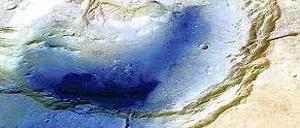 Explodiert. Ein gewaltiger Ausbruch formte diesen Krater auf dem Mars. Die Aufnahme entstand mit Hilfe der Marssonde HRSC, die unter anderem von Berliner Forschern entwickelt wurde.